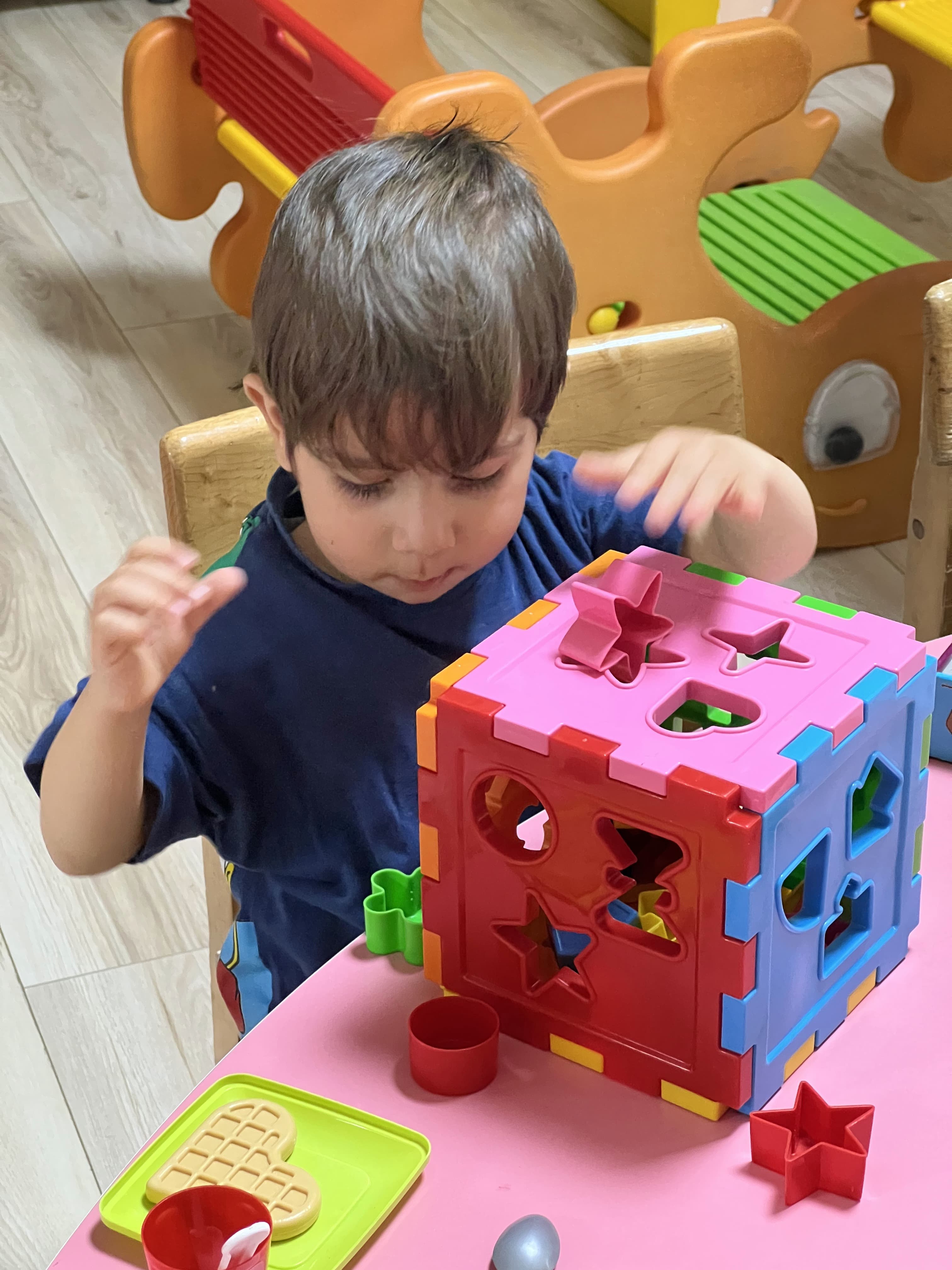 مهدکودک روزبه کودک و پیش دبستانی کودک خلاق