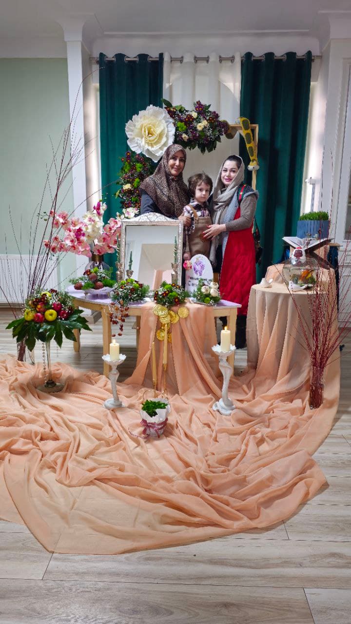 عکس یادگاری با ادرین عزیز با مادرشون