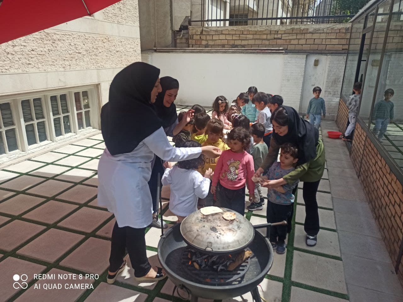 اردوی حیاط وپخت نان